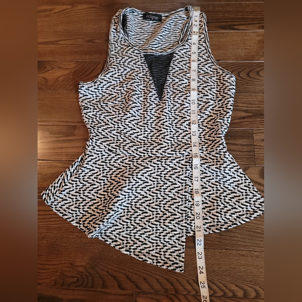 SUMMER Sleevless top, excellent condition. - Picture 6 of 7